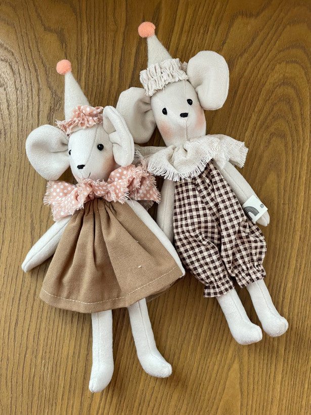 🐭 عروسک پارچهای موش کلاهدار دستساز